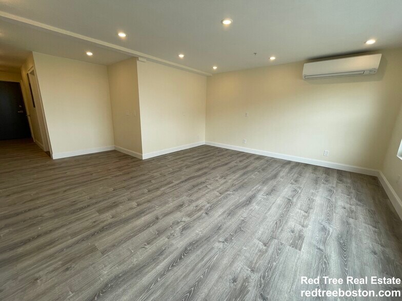 Building Photo - 1022 Commonwealth Ave