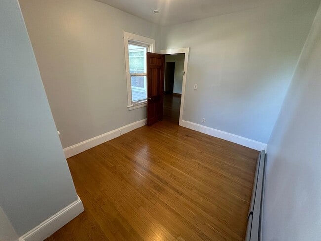 Building Photo - Updated Norwood 1st Floor Unit | Bright, S...