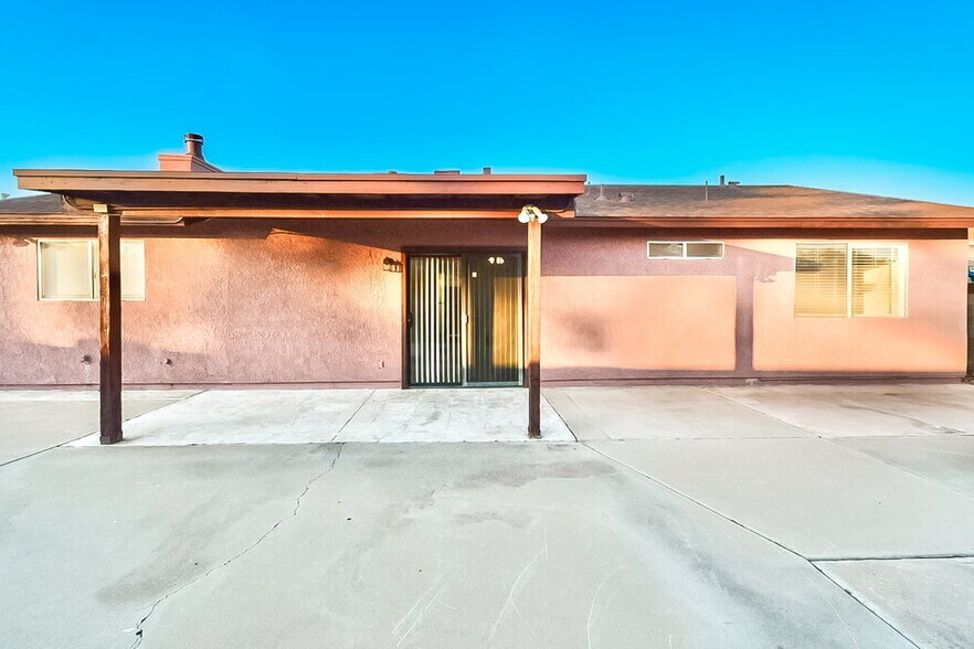 Building Photo - 1417 S Lynx Dr