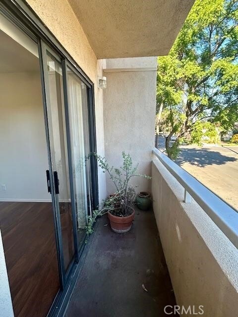 Building Photo - 5821 Sylmar Ave