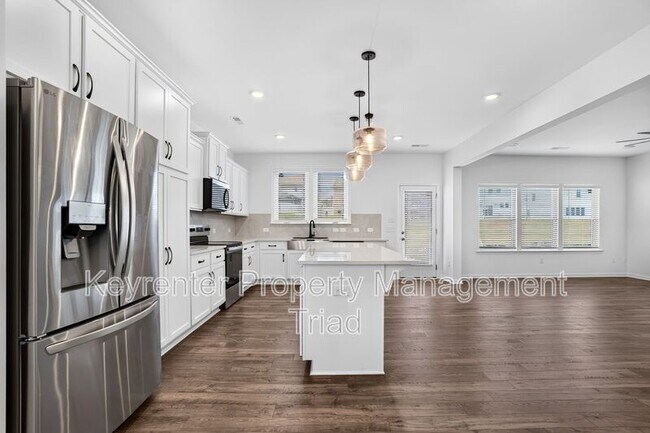 Building Photo - 3012 Highlander Pt