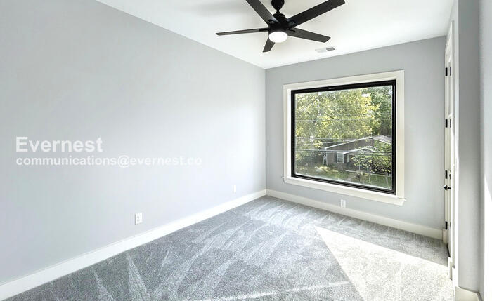 Building Photo - 415 S University St