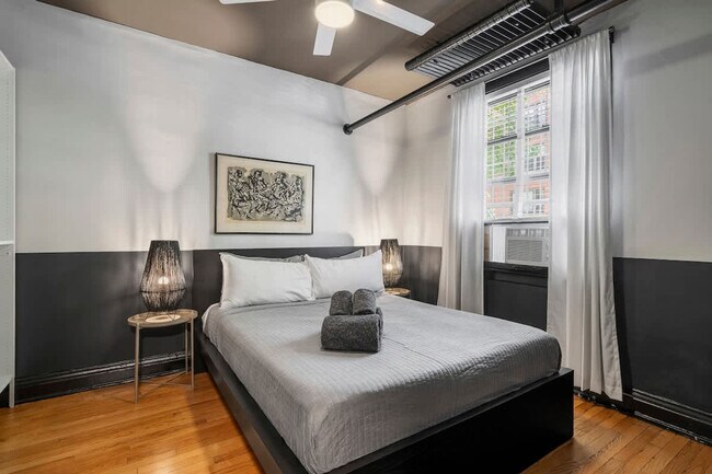 Building Photo - 1423 W Addison St