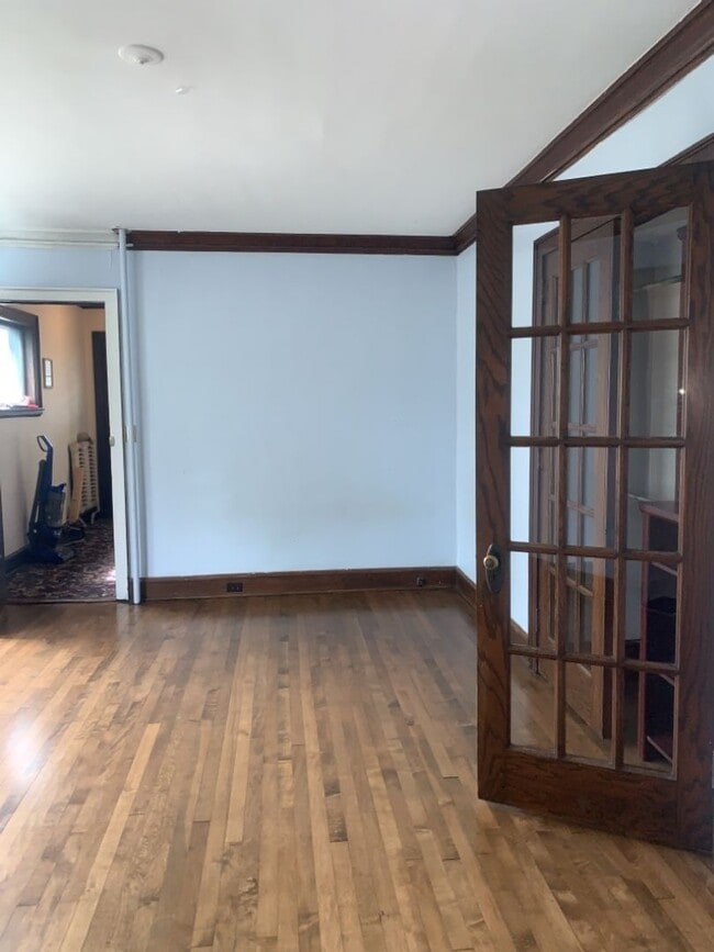 Building Photo - 318-320 N 12th Ave E