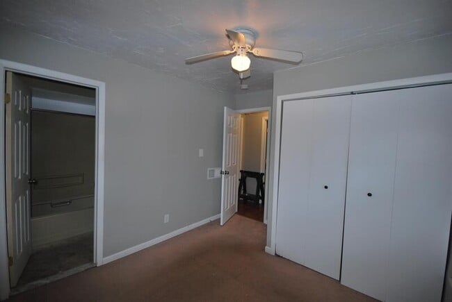 Building Photo - 328 W Kalama Ave