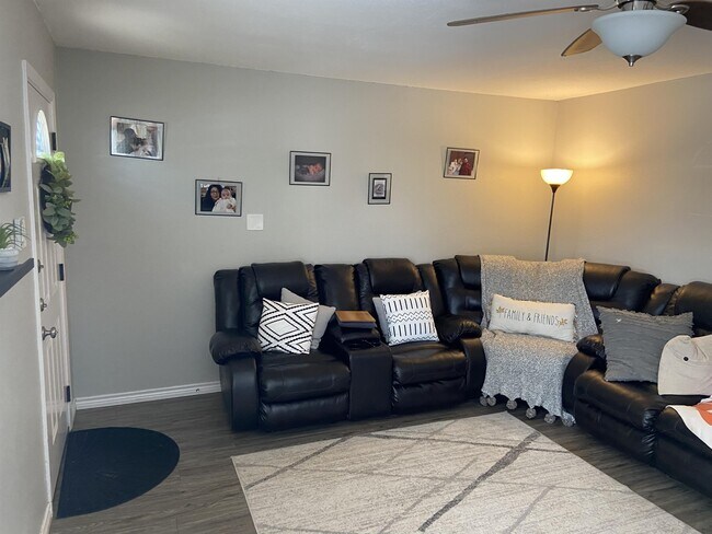 Building Photo - 6819 Flaming Ridge Dr