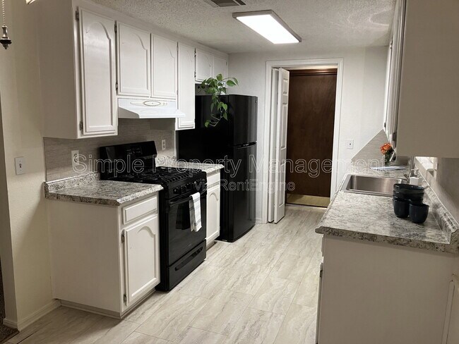 Building Photo - 1412 Del Norte Dr
