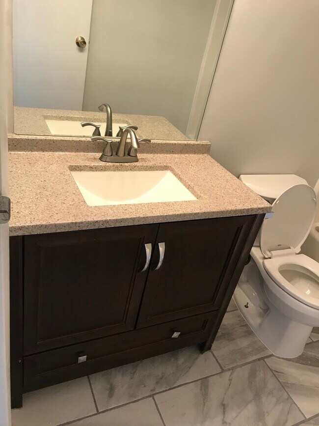 Hall bathroom - 723 Mercer Dr