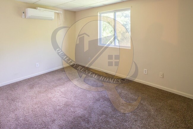 Building Photo - 2145 E McLean Ave