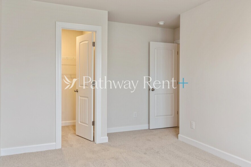 Building Photo - 2416 Nabali Wy