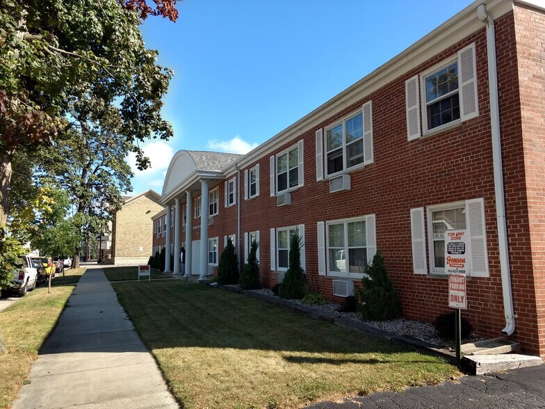 Building Photo - 719 Villa St