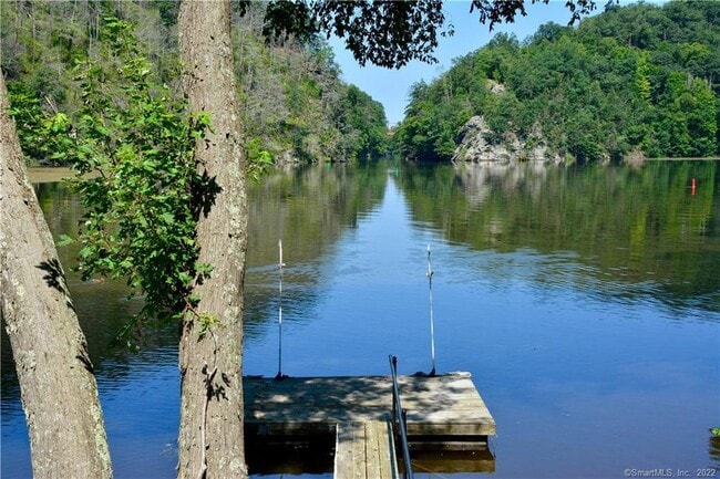 Building Photo - 67 Lake Lillinonah Rd N