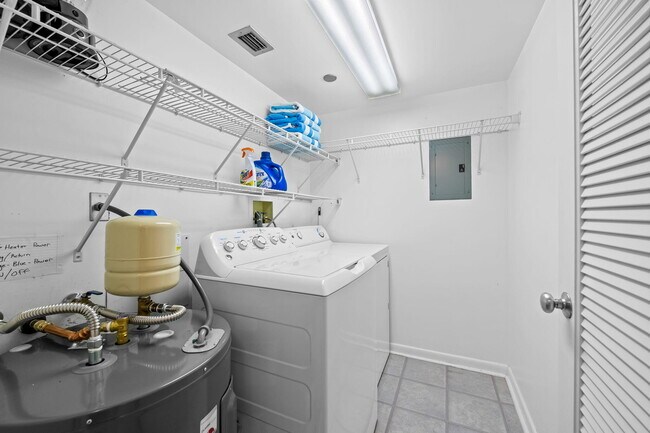 Building Photo - 3420 S Ocean Blvd