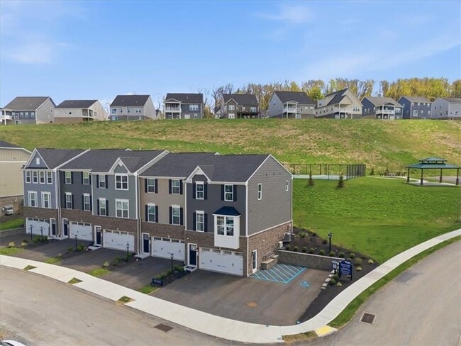 Building Photo - 201 Yellowwood Ct