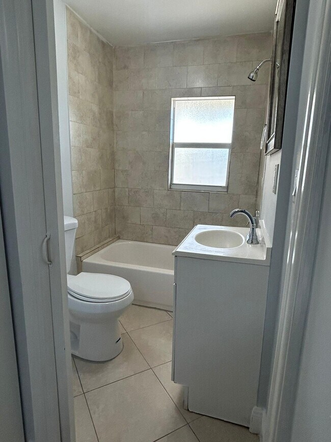 Building Photo - 508 57th St