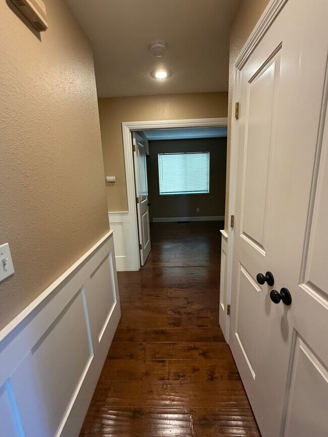 Building Photo - 2461 Bay Hill Cir