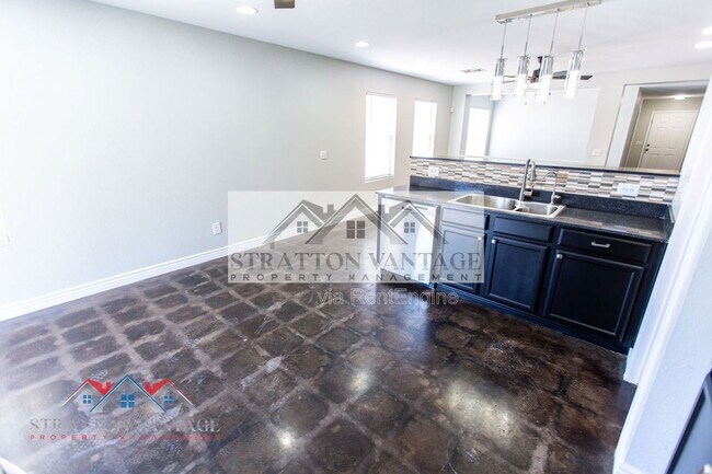 Building Photo - 4821 N 92nd Ln