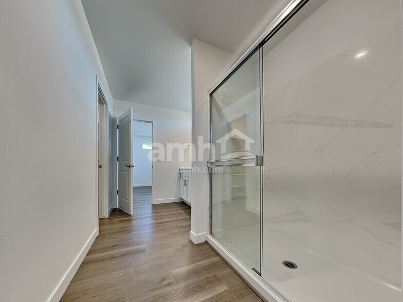 Building Photo - 9665 N Avenida Lucena