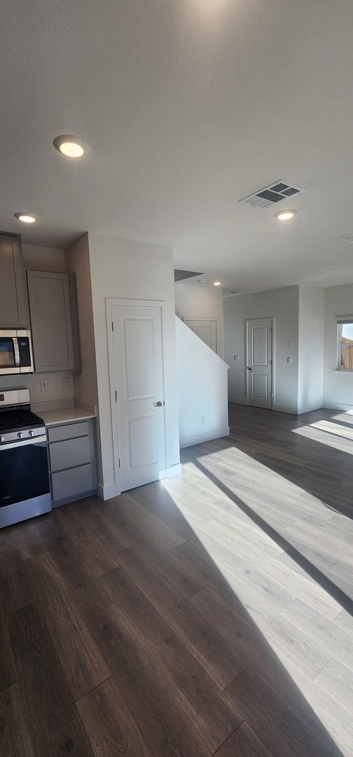Building Photo - Newer home in Sparks!