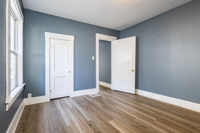 Building Photo - Spacious 2 bedroom/1 bathroom House in Council Bluffs, IA