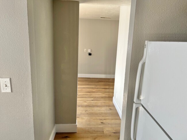 Building Photo - 342 W 4 plex