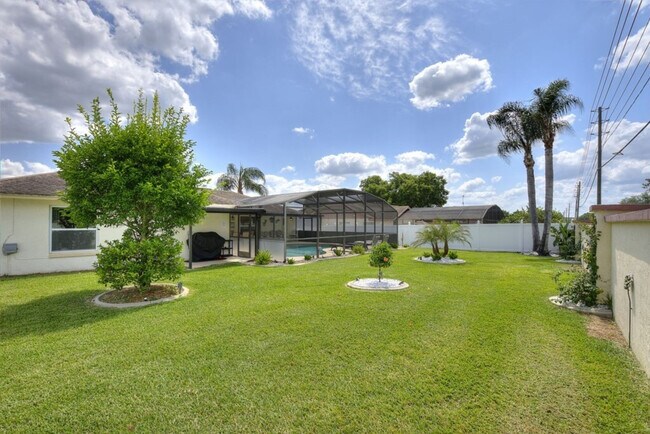 Building Photo - 7725 Indian Ridge Trail N