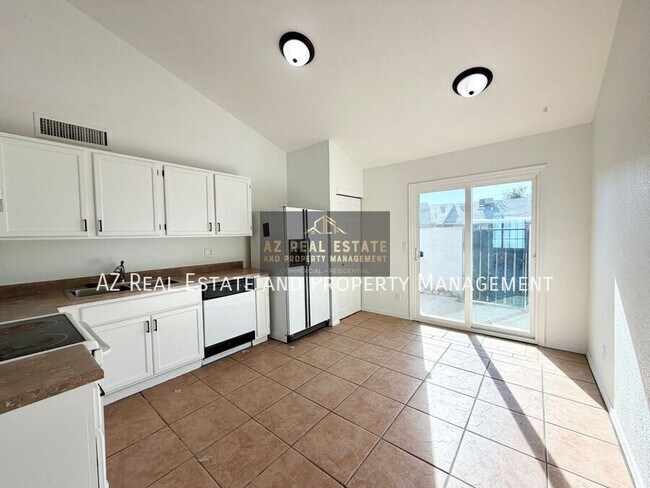 Building Photo - 5960 W Oregon Ave