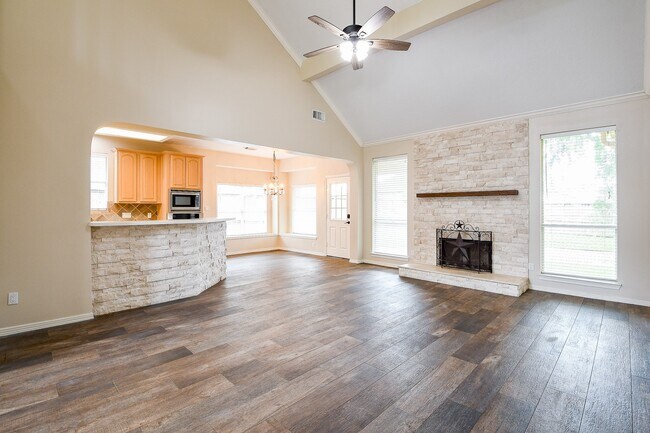 Building Photo - 241 Blue Hill Dr