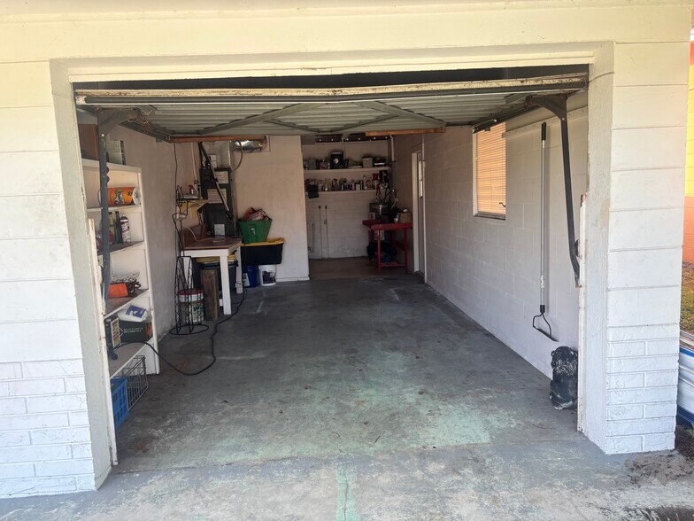 Garage - 10216 62nd Ter