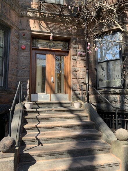 Building Photo - 379 Commonwealth Ave