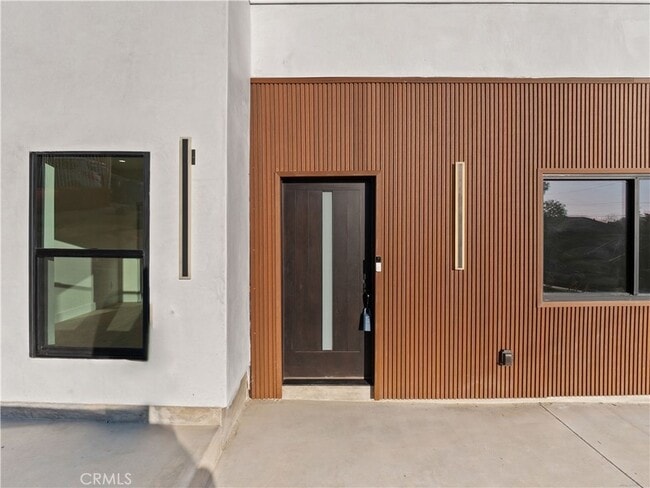 Building Photo - 3810 Locke Ave