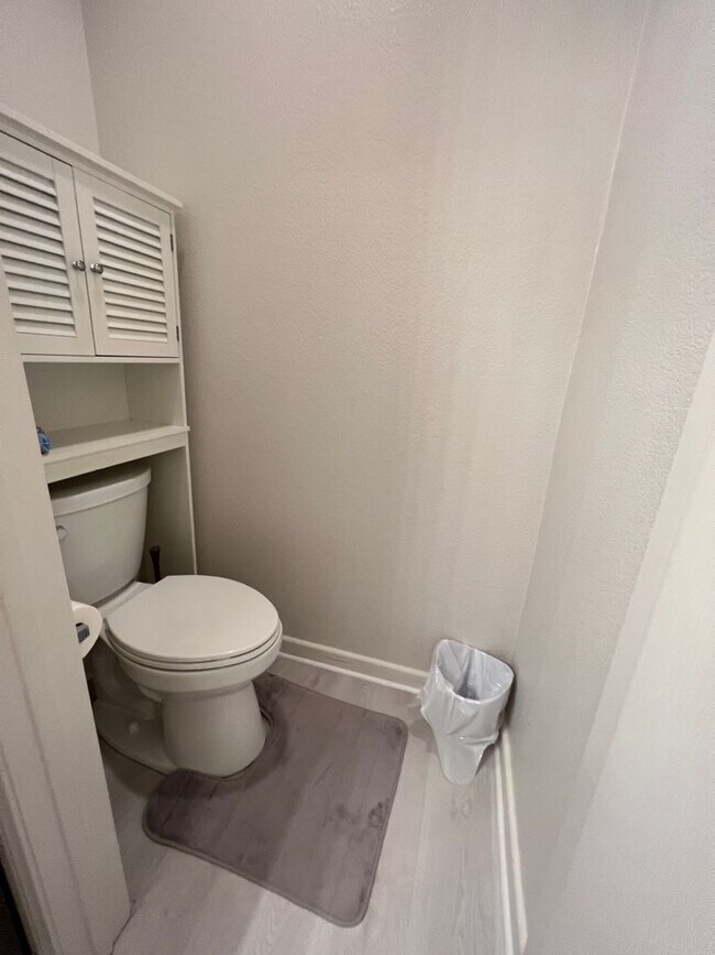 Building Photo - Gorgeous Townhome near Downtown Ventura & Beaches