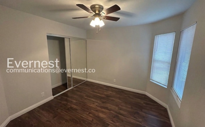 Building Photo - 4936 Creekwood Dr