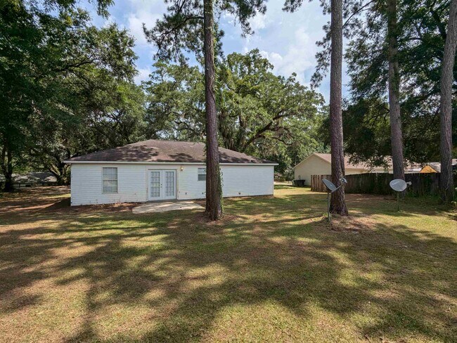 Building Photo - 3100 Dunkeld Ct