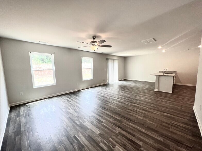 Building Photo - 618 Farmstead Trl