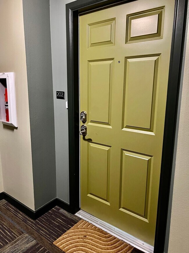 Building Photo - Spacious 2 Bedroom Condo at the Tobira – Central Location