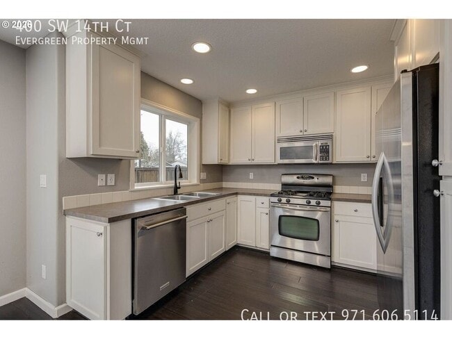 Building Photo - 400 SW 14th Ct