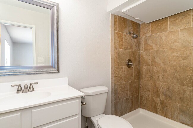 Building Photo - Charming 3-Bedroom Home in Fort Worth