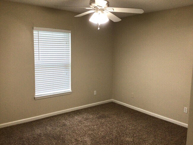 Building Photo - 9213 Prosperity Lake Dr