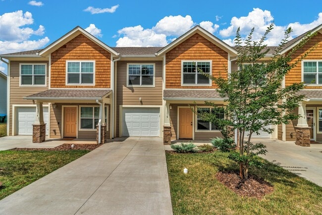 Building Photo - 1216 Pauline Trail Dr