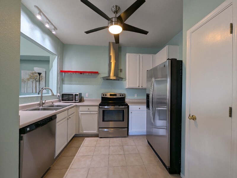 Building Photo - 5389 S Royal Richmond Dr