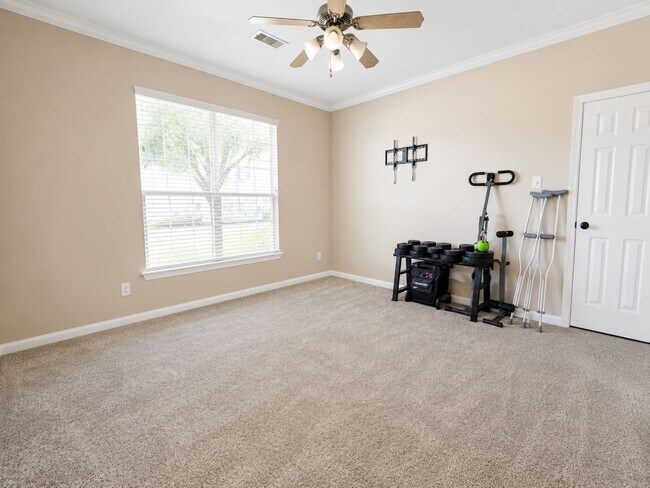 Building Photo - 2409 Deerwood Ct