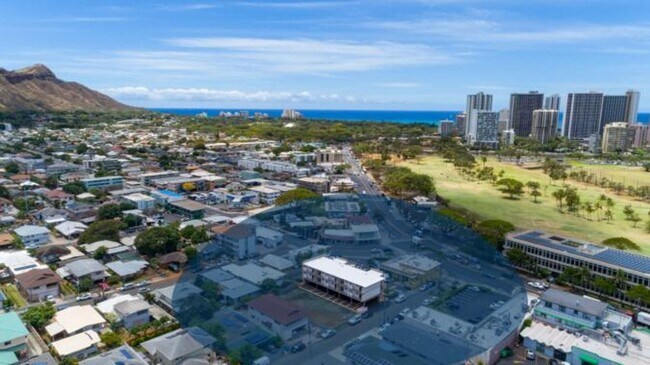 Building Photo - 3215 Ho'olulu St