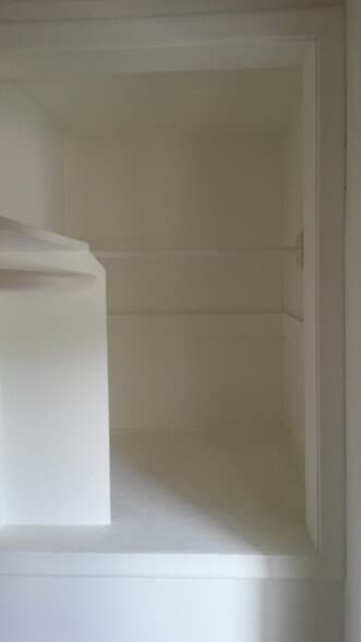 Master Closet - 21865 Coolidge Highway