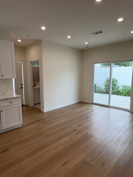 Living area - 15857 Stare St