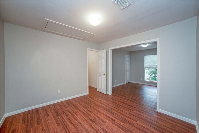 Building Photo - 1 Lake Forest Ct
