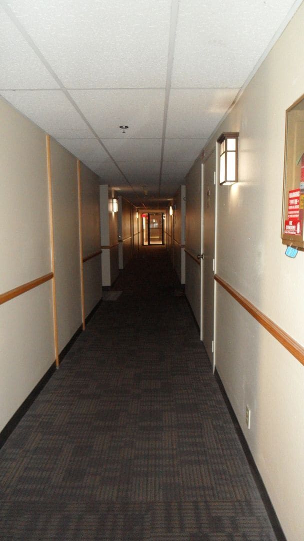 Building Photo - 55+ Senior Living Upgraded 1 BR 1 BA Gated...