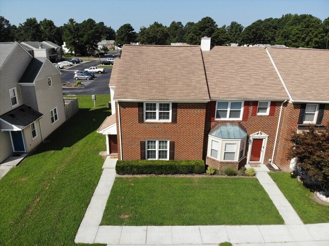 Building Photo - Yorktown Living