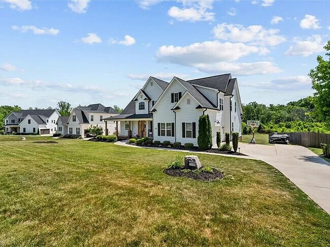 Building Photo - Lease OR Lease to Own