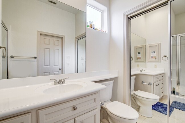 Building Photo - Stunning 3 Bed / 3.5 Bathroom in Heart of Hyde Park/Montrose!